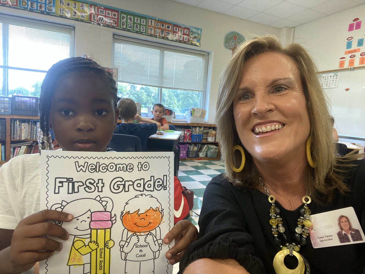 TanyaTturner's tweet photo. The superintendent loves selfies with the Turtles! Welcome back PCS! PQ Proud! @pqschools #EveryChildEveryChanceEveryDay #BeTheOne https://t.co/PYwQiM4sM6