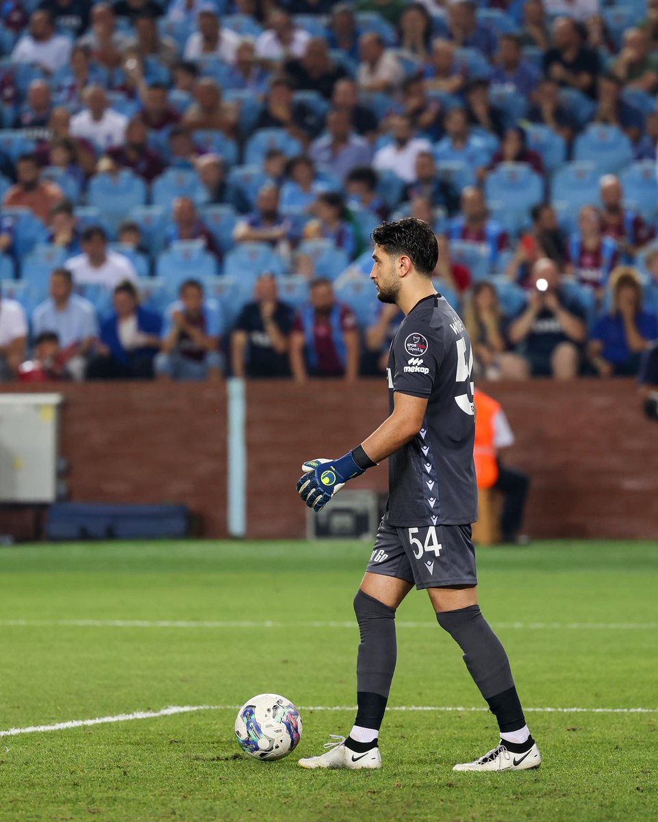 mtaha54's tweet photo. Trabzonspor forması altında çıktığım ilk maçta bana büyük bir destek ve güven veren tüm camiamıza teşekkür ederim.❤️💙 @Trabzonspor https://t.co/PM3Y3OkxQB