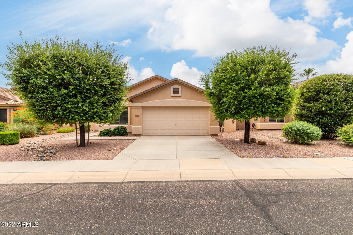 This 2 BED home won't last long! Ping me for details or a showing. #realestate  cpix.me/l/151990994