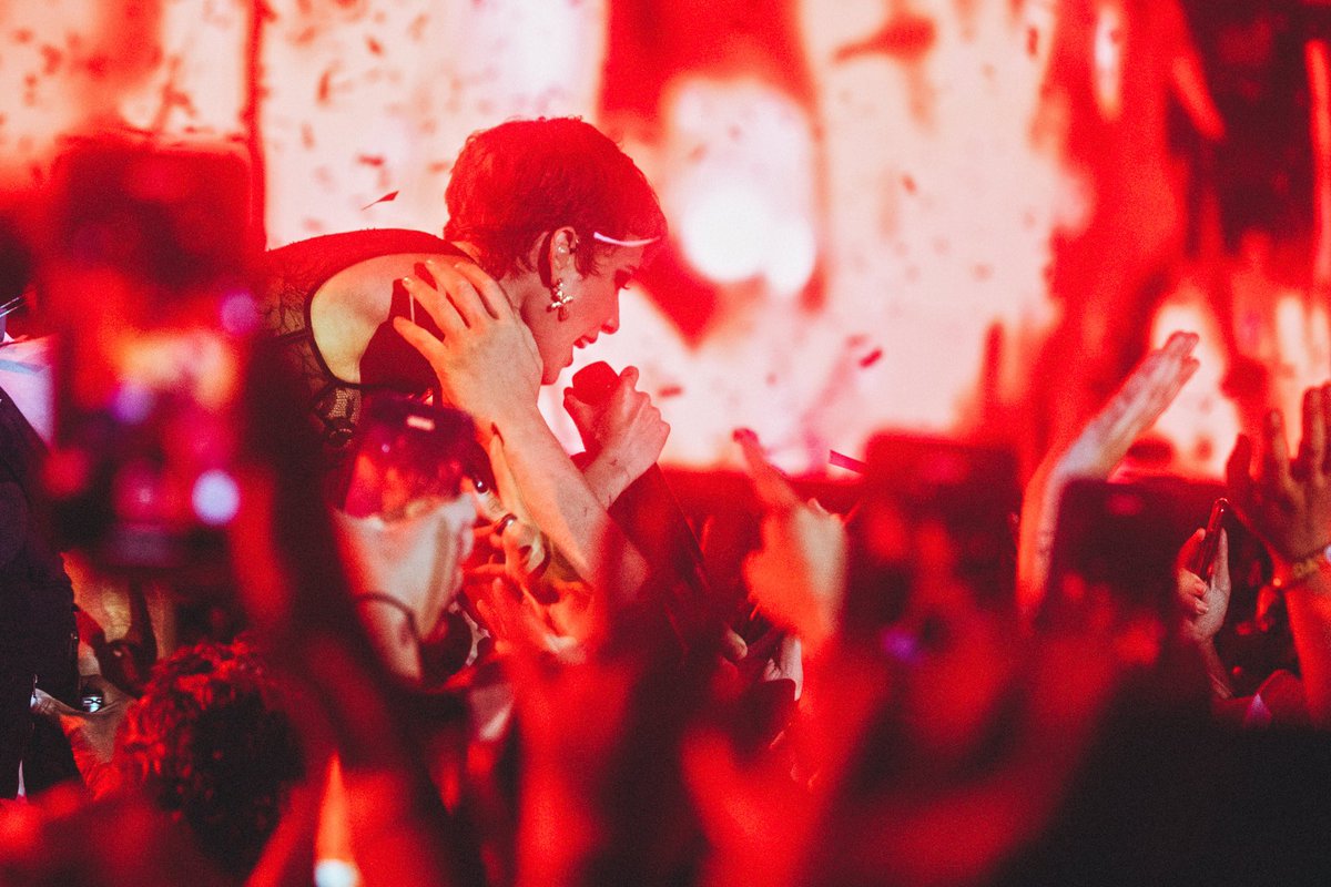 OfficialRandL's tweet photo. Your Sunday Reading main stage west headliner 😍 @halsey 

#RandL22 https://t.co/YWETJMcPmO