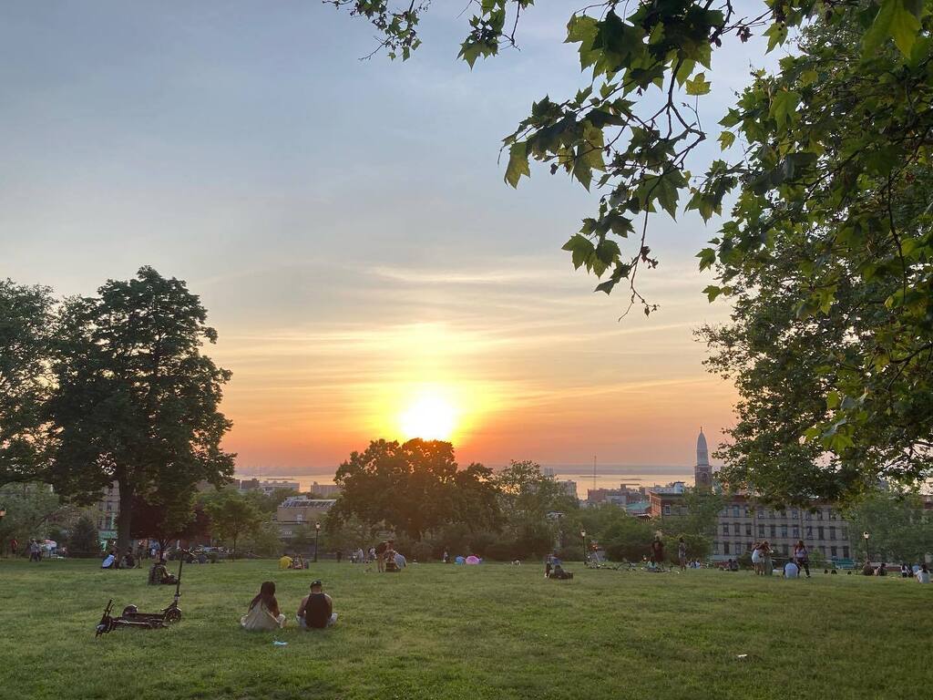 My beautiful neighborhood of Sunset Park now has 2 jazz jam sessions! And I happen to be in both house bands this week! I’m excited that there’s more jazz in my neighborhood.

Monday - @elreydelpescadooficial with @juliachenpiano and @garykerkezoudrums 
… instagr.am/p/Ch2KYExgTzp/