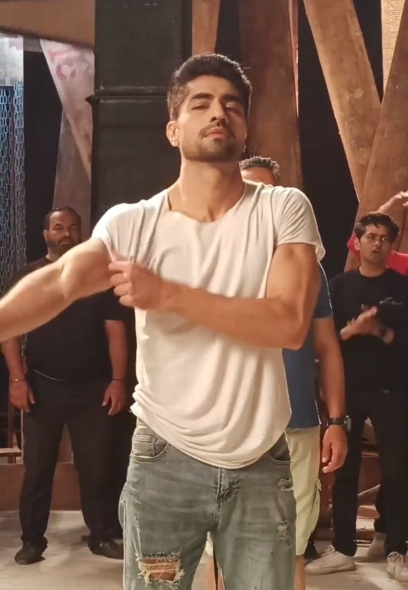 No one can ace the character of Abhimanyu Birla like my man🧎‍♀️🔥It's Harshad Chopda's supremacy y'all 😩❣

HARSHAD CHOPDA AS ABHIMANYU 2
#yrkkh #AbhimanyuBirla #HarshadChopda
