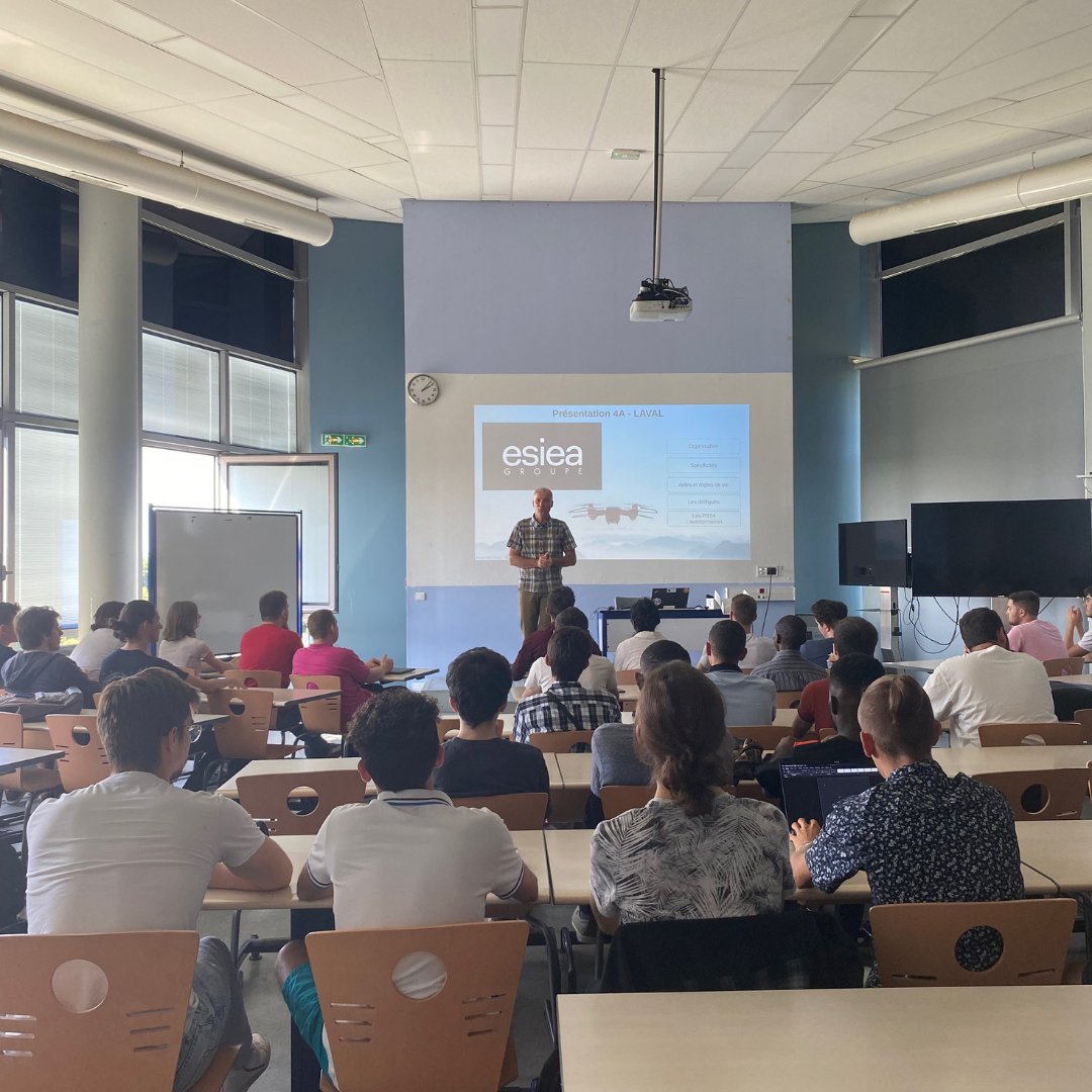 esiea_school's tweet photo. C'est la #rentrée pour nos #4A sur les campus d'#IvrysurSeine et #Laval !🤓

Bienvenue à nos #esiearques, et bonne rentrée !🤩

#weareesiea https://t.co/ISx7fUcSPj