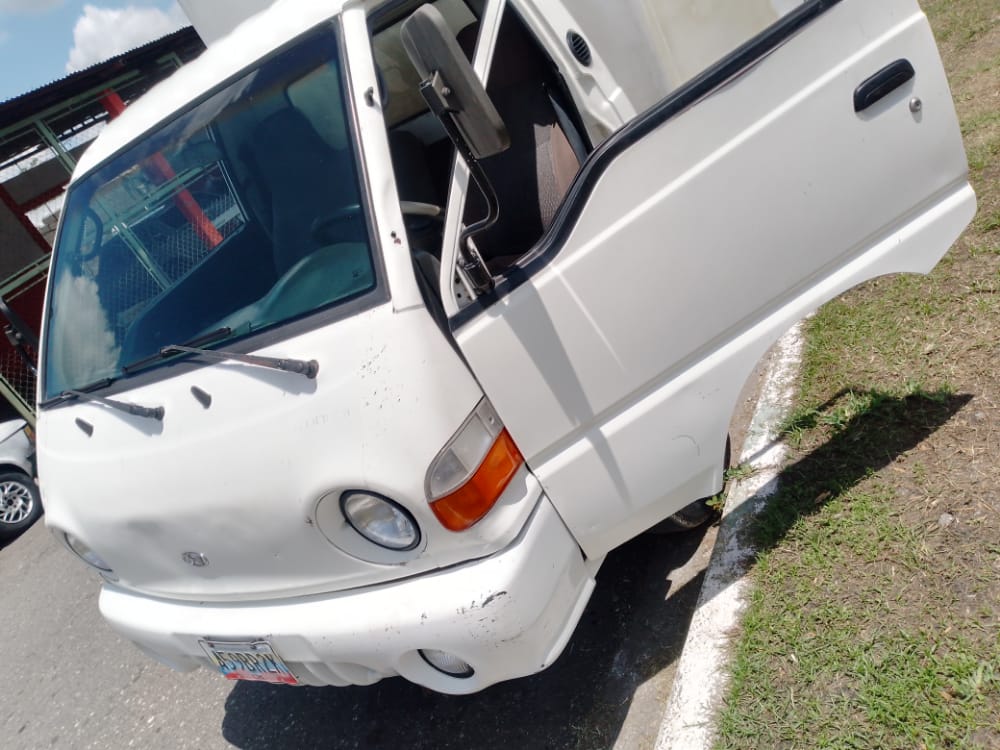 MacodyMotors's tweet photo. se vende HYUNDAI H100 DIESEL 2001 4500$

#barquisimeto #lara #puertocabello #quibor #barcelona #Barqto #Valencia #Barinas #caracas #venezuela #cumana #macody 

https://t.co/O23558vnlx https://t.co/QX8l1RSQS9