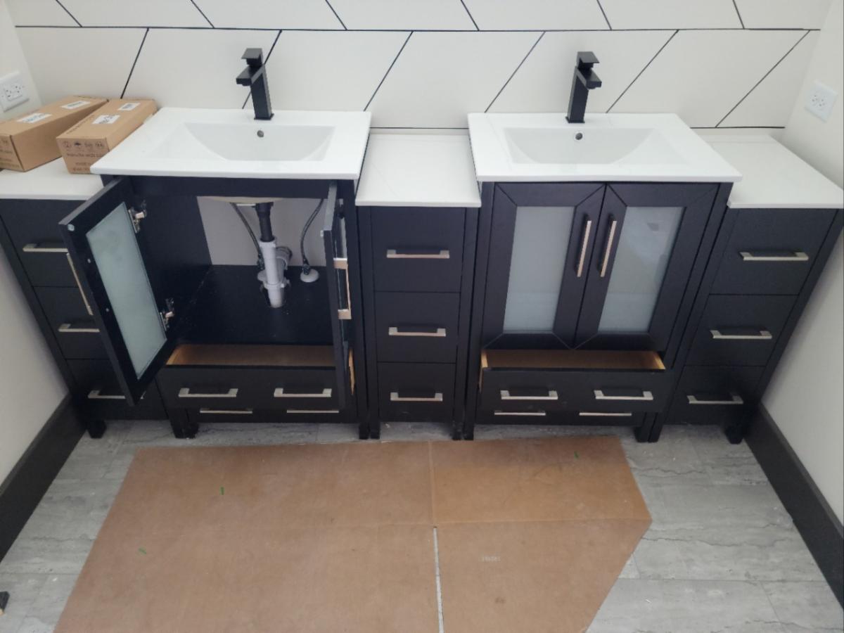 UBuilditWichita's tweet photo. What is your desired cabinet look?  With UBuildIt, not everything has to be exactly the same.  This unique cabinet set up is exactly what Michael and Jenay were wanting in their master.  Make all the choices and decisions with UBuildIt! #Choices #Decisions #UBuildIt https://t.co/fH5FcVj24P