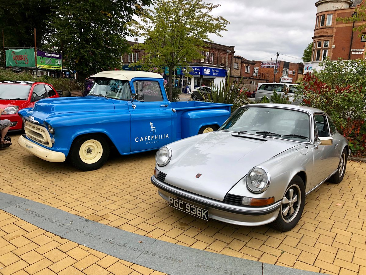 SimonGBrooks's tweet photo. A great morning at the ‘All Saints Classic Car Show’ in Kings Heath, Birmingham 🚙 Really enjoyed it!

Great atmosphere, music, turnout of locals and cars on display!

#KingsHeath #EnjoyKingsHeath #ClassicCars #ClassicCarShow https://t.co/jwZlggpHZT