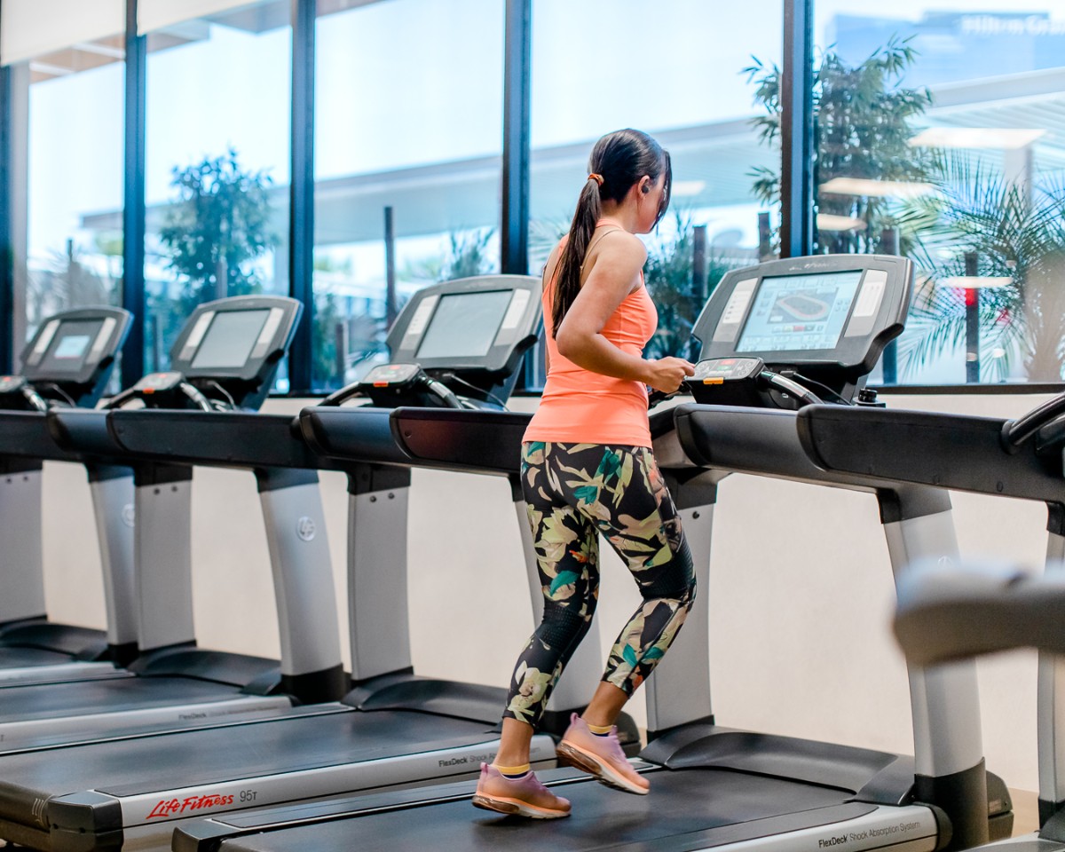 WestinLasVegas's tweet photo. New week = new goals. Stay on track, complete with a pool deck view, at our WestinWORKOUT® Fitness Studio 💪

#MondayVibes #FeelWell #MondayMotivation #WestinWorkout #FitFam #GymLife #FitnessMotivation #Goals #GymWithAView #LasVegasGym https://t.co/PUw8jvVGyt