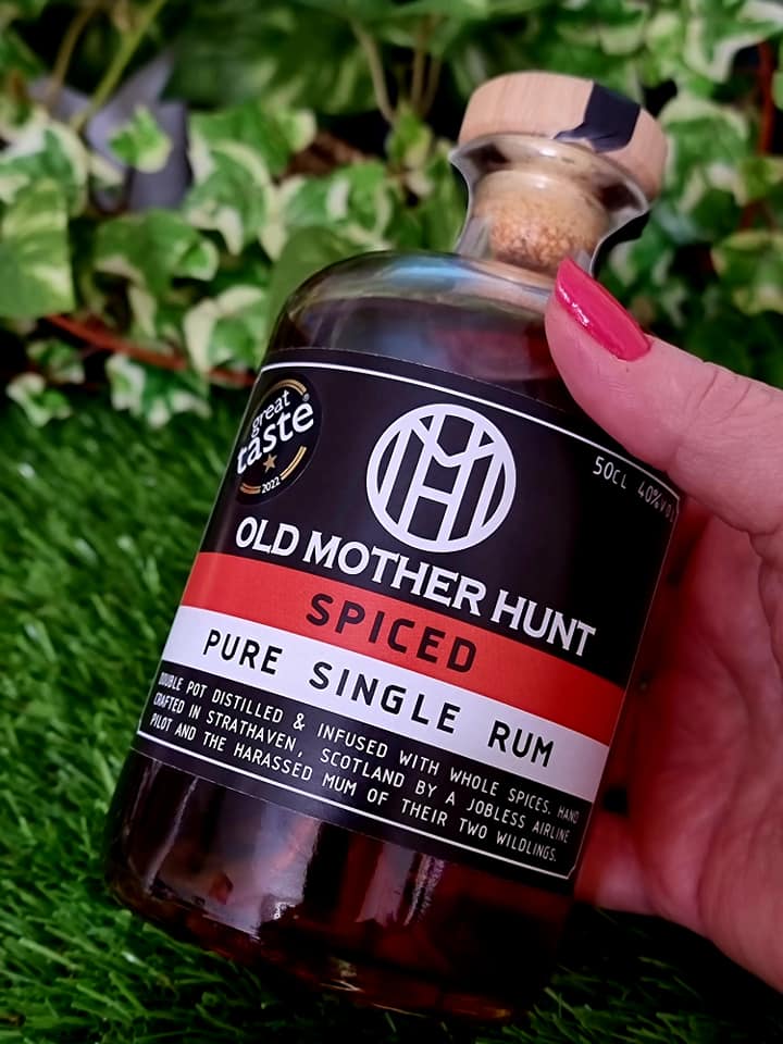 We make #rum in Scotland &amp; its bloody delicious.
<a href="/OldMotherHunt/">Old Mother Hunt</a> Rum is made f/ scratch by husband/wife Matt &amp; Becky from fermentation to bottling. Read my blog about how they started making rum then treat yourself to a bottle!
tartanspoon.co.uk/home/drink-old…