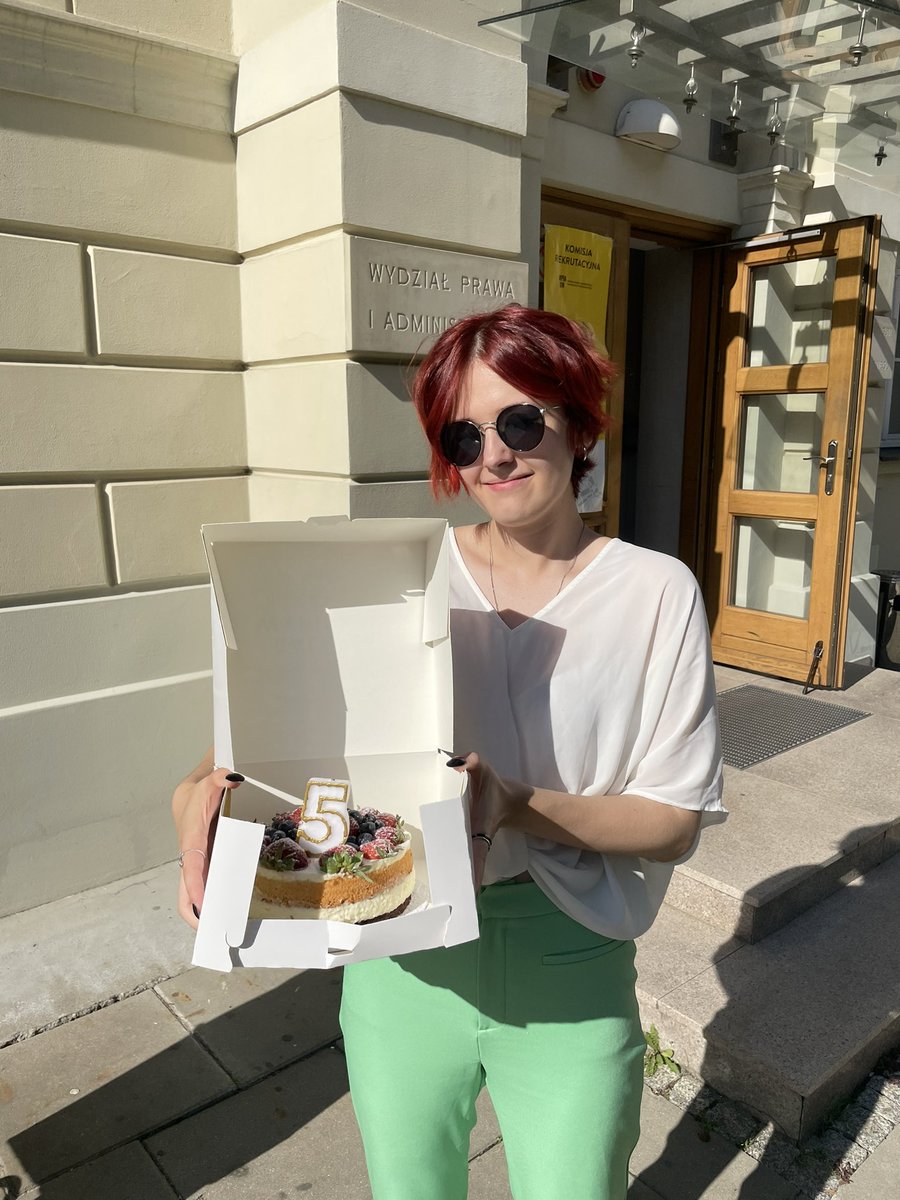 what? like it’s hard? 

finally! i graduated, i’m a lawyer 🤩