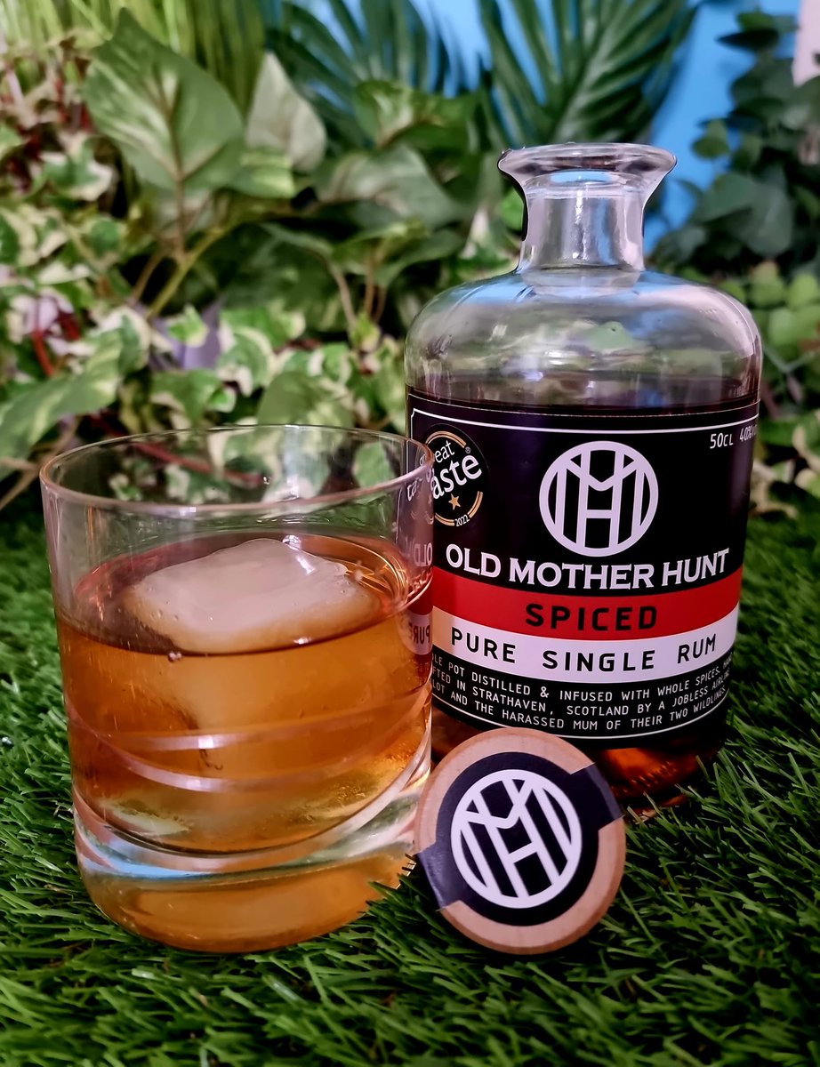 We make #rum in Scotland &amp; its bloody delicious.
<a href="/OldMotherHunt/">Old Mother Hunt</a> Rum is made f/ scratch by husband/wife Matt &amp; Becky from fermentation to bottling. Read my blog about how they started making rum then treat yourself to a bottle!
tartanspoon.co.uk/home/drink-old…