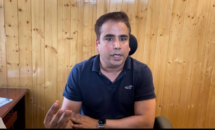 JKNC_'s tweet photo. JKNC expresses dismay over scraping of FAA, JE selection list.
Cheif Spokesperson @tanvirsadiq seeks rehabilitation of evicted Centaur Hotel employees. https://t.co/3W1C15GiuL