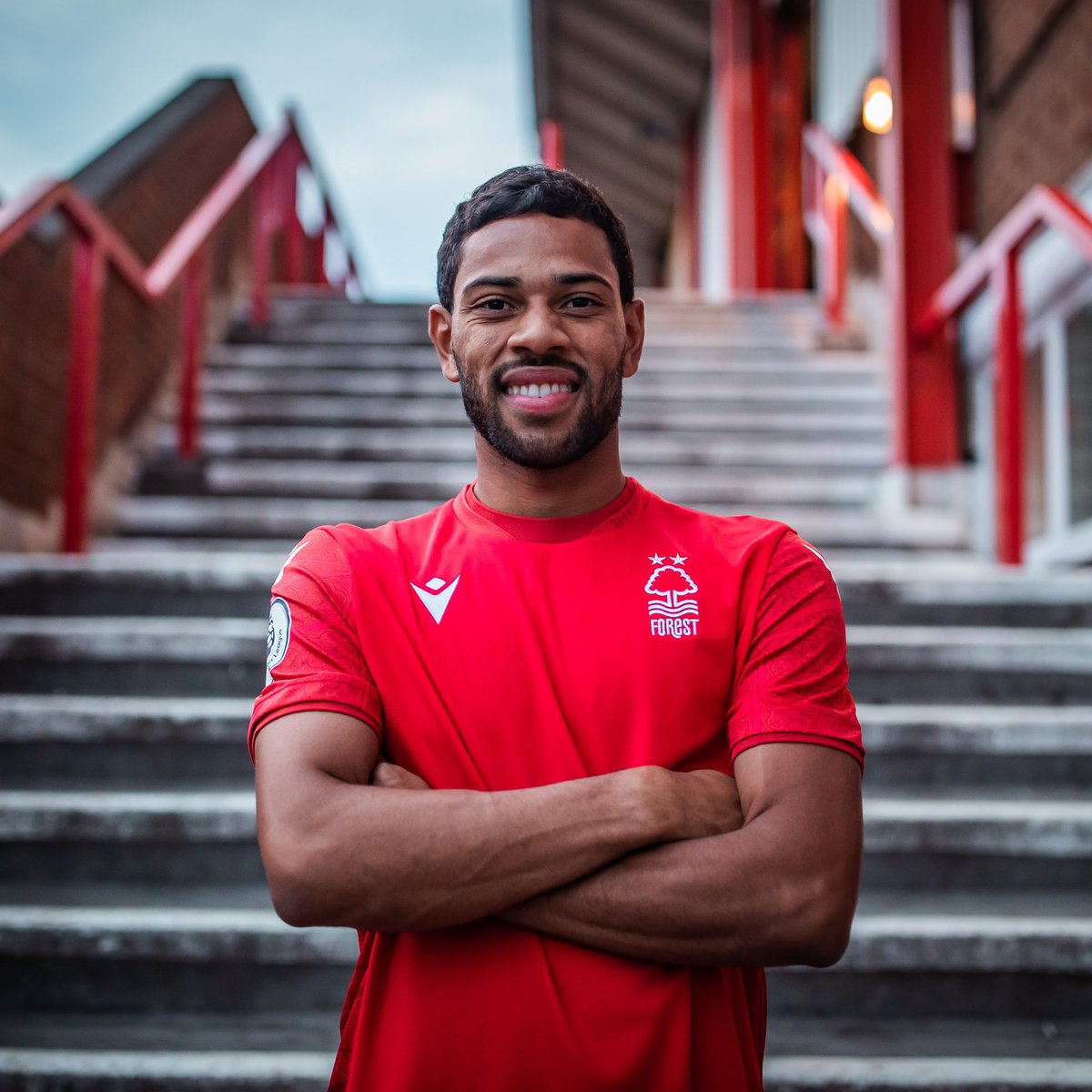 ConnecSports's tweet photo. Renan Lodi é oficialmente apresentado pelo Nottingham Forest.
O lateral esquerdo chega por empréstimo de uma temporada. https://t.co/s0PyiQRh8A