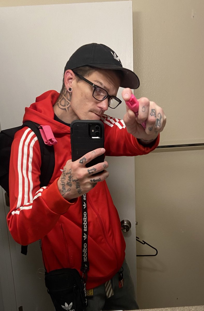 u44253's tweet photo. I’m like the white-trash version of @LILUZIVERT https://t.co/onUJikxryS