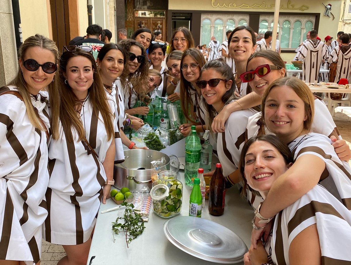 Mossarabs1948's tweet photo. Germanor. El CANARI 🥃 de Boluda VS la MOJITÀ 🍹 d’Arbellar.
#micOnti22 #TornemMICOnti #morosicristians #Ontinyent https://t.co/qinZfYVOU8