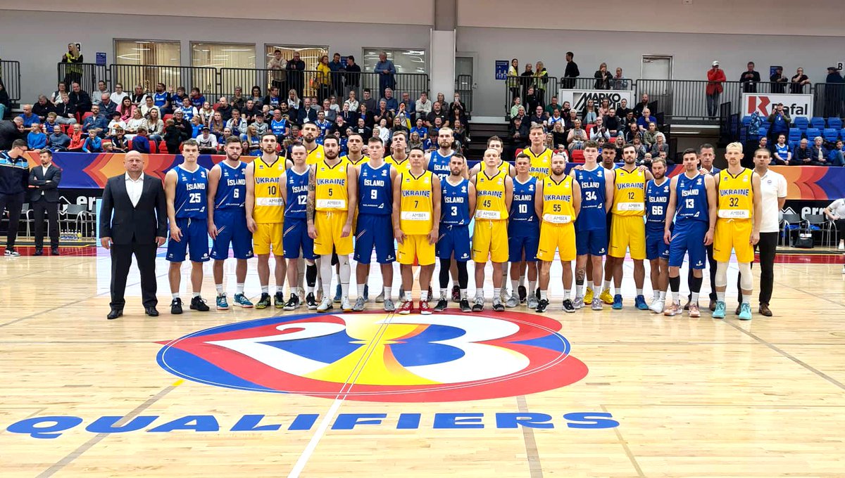 kkikarfa's tweet photo. 🇮🇸🇺🇦 🇮🇸🇺🇦 🇮🇸🇺🇦 🇮🇸🇺🇦 🇮🇸🇺🇦 
Thanks to @UkrBasket for their visit to ICELAND in this @FIBAWC window. We wanted to show our support to the Ukraine nation with this pre-game photo in UKR colors! 

We wish you all the best in your upcoming games!

@ErreaOfficial #korfubolti #FIBAWC https://t.co/JV5aUPG30Z
