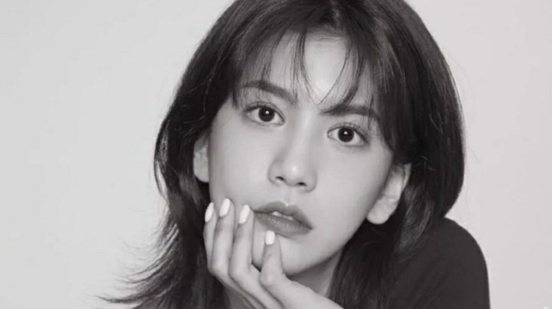 JiniChannel's tweet photo. Familiares de la actriz #YooJooEun compartieron la triste noticia de su fallecimiento a través de sus redes sociales y su hermano mayor dio a conocer una carta de despedida escrita por ella misma.En esta, pedía que estén tranquilos, que ella estaría en un mejor lugar ahora(+)👇 https://t.co/SWIdgfr3pL
