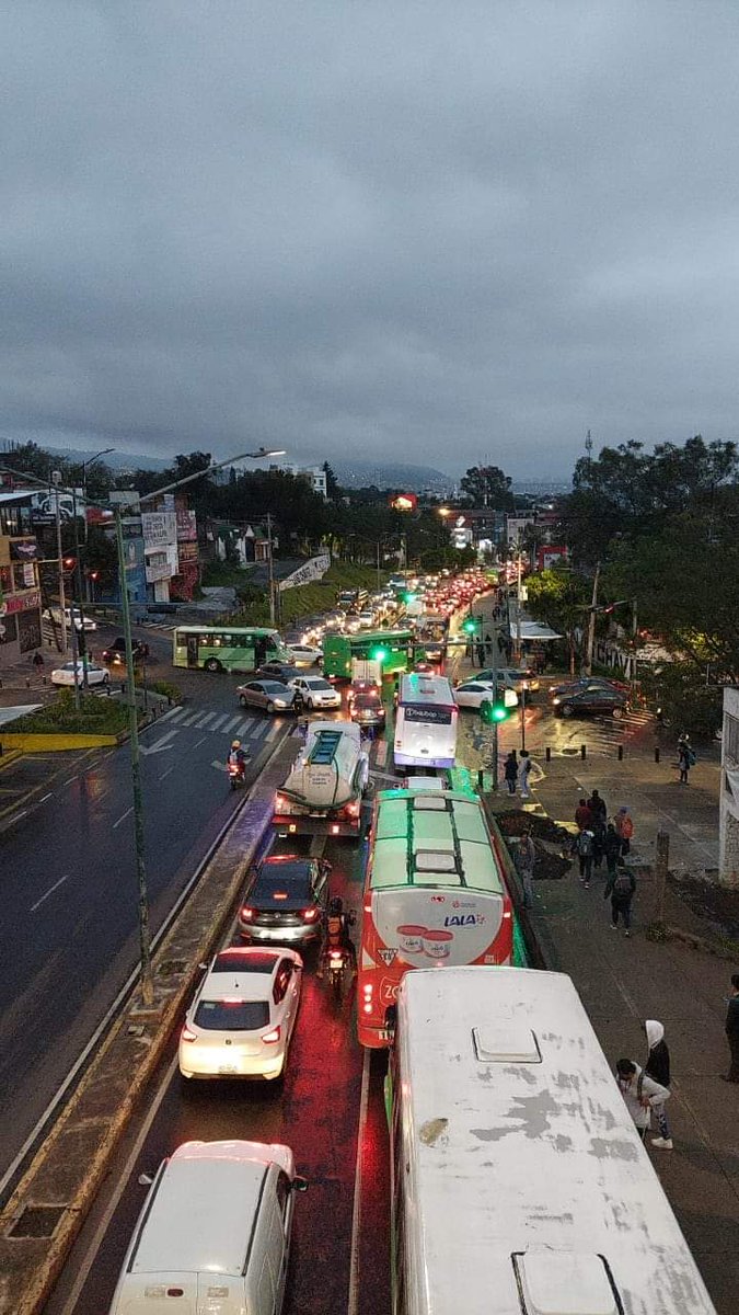 aaronpebe's tweet photo. @TlalpanAl @TlalpanVecinos @DenunciaTlalpan
Y si xfin @alfagonzalezm se pusiera a trabajar? Talvez dejaría de haber tanto #transito en Picacho Ajusco. Esto es esq. Tekal. Crucero #ColMHgo.
@Claudiashein #urge #atencion @lopezobrador_ #vialidad #impasable https://t.co/BsNGvlOWlr