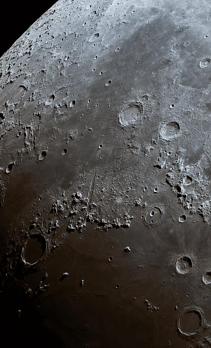 Super sad to hear that Artemis 1 was scrubbed today, so here is a closeup photo of the moon I took to hold you over.
