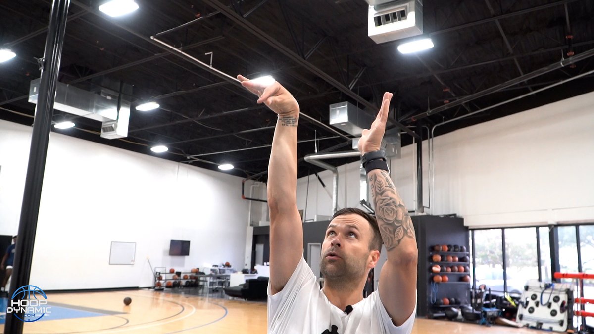 TheHoopDynamic's tweet photo. We always start the week off with our #MondaySkills

This week, we feature a form shooting daily drill. #HoopDynamic @TylerRelph10 

Happy Training - https://t.co/u5nh5HCt66 https://t.co/o5q0cfdsgs