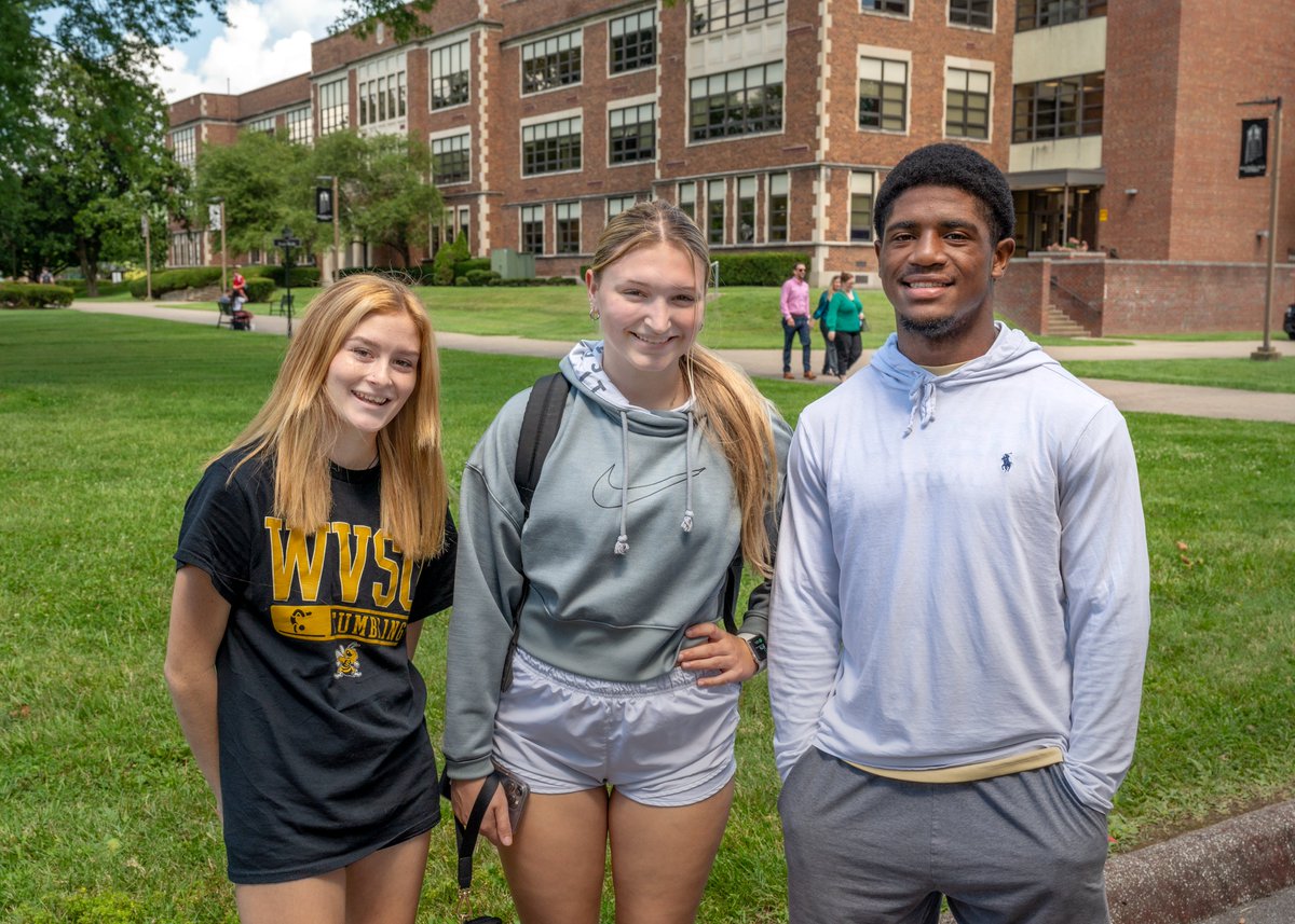 WVStateU's tweet photo. Smile! It's a great day to be a Yellow Jacket! 🐝😃 https://t.co/GwHDSIJnhe