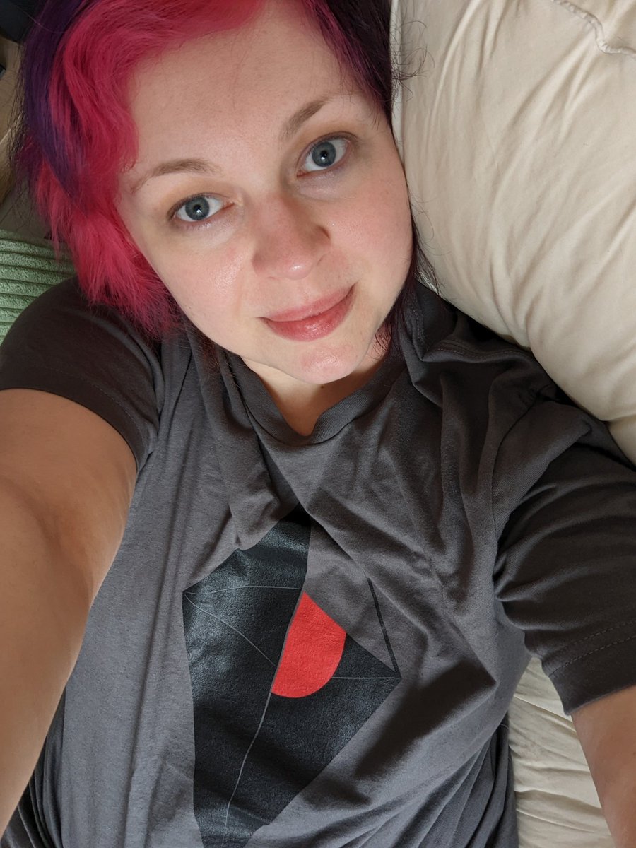 xxdarksombraxx's tweet photo. Home, PJ bottoms on, cats fussed, and now sporting my awesome new t shirt!! Time to recover until I have to be a parent again and already looking forward to another meet up if/when that happens β¨ #NMSMeetup2022 https://t.co/0LAW1FBId4