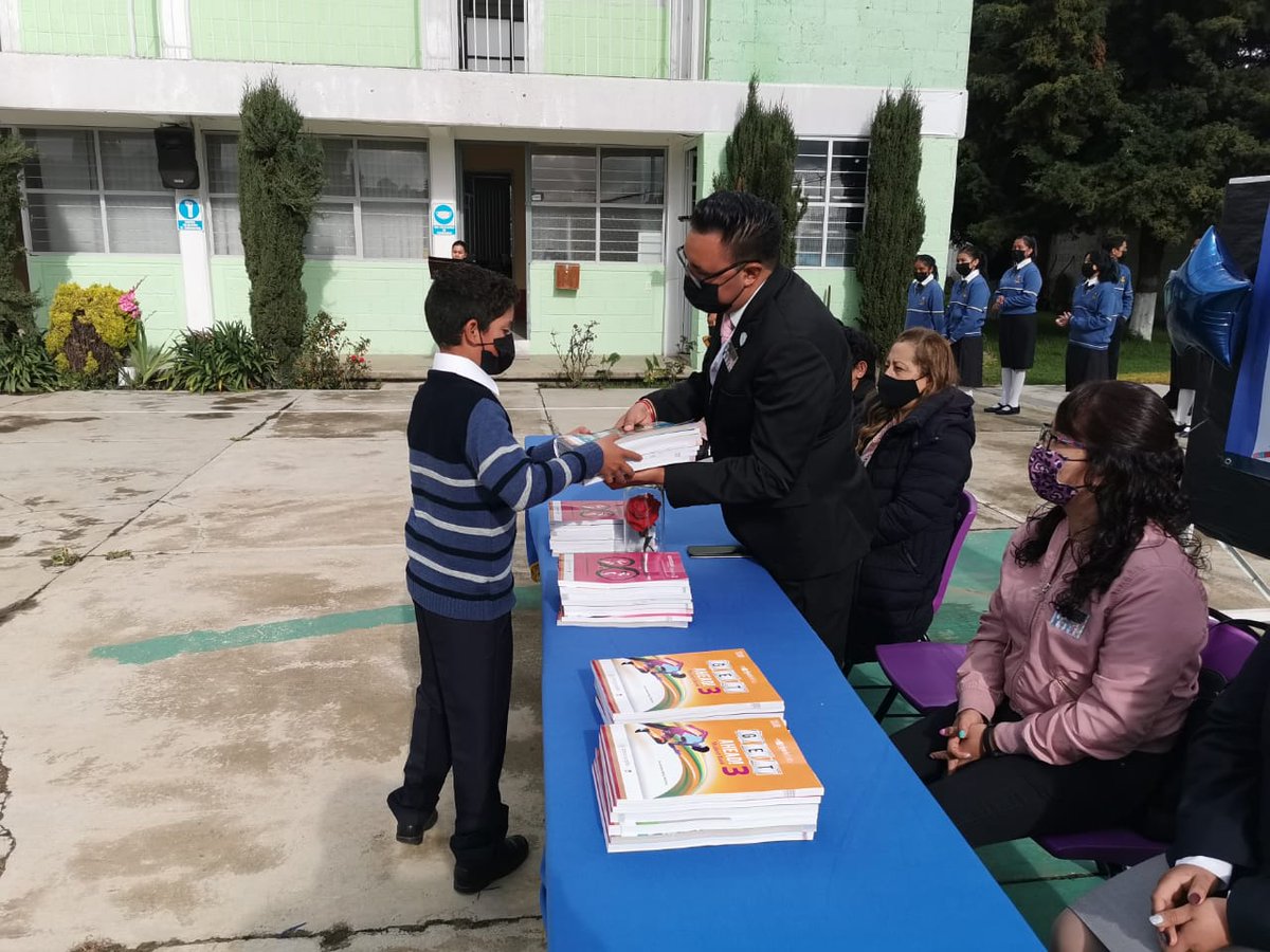 Trovamca's tweet photo. La Escuela Secundaria Ofic. No. 0628 "Maestro Justo Sierra" realiza la ceremonia de Inicio de #CicloEscolar  2022-2023 mucho éxito a todos (as) los (as) que integramos la comunidad educativa de esta Institución. @lixrochin1
#Edomex @TinocoGRogelio @geramonro05 https://t.co/Ebcz2QxT1r