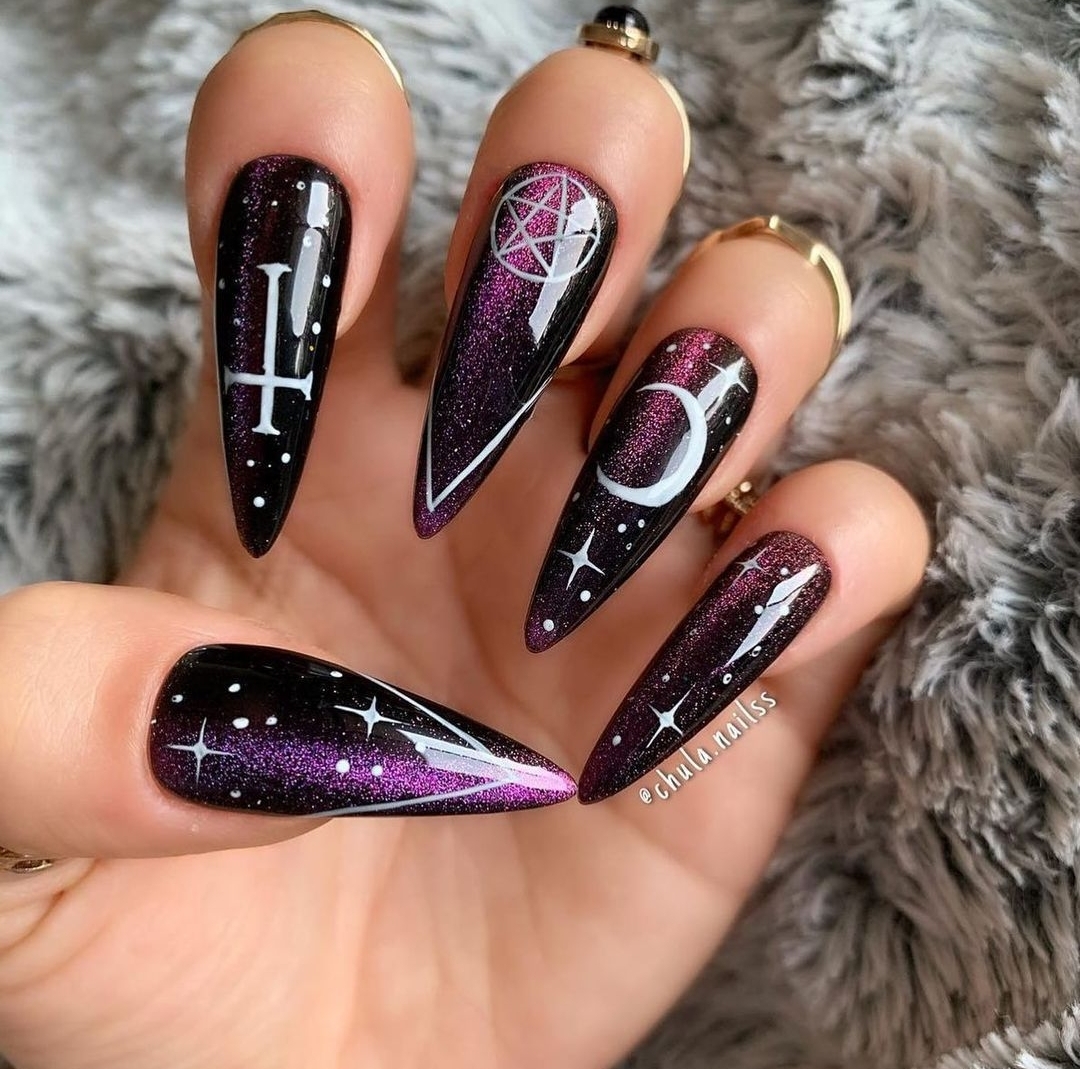 SpiralDirect's tweet photo. How magical do these #nails look? ๐ฎโจ
๐ธ chula.nailss
#manicure #manicures #witchynails #gothic https://t.co/3SBBHqHzDF