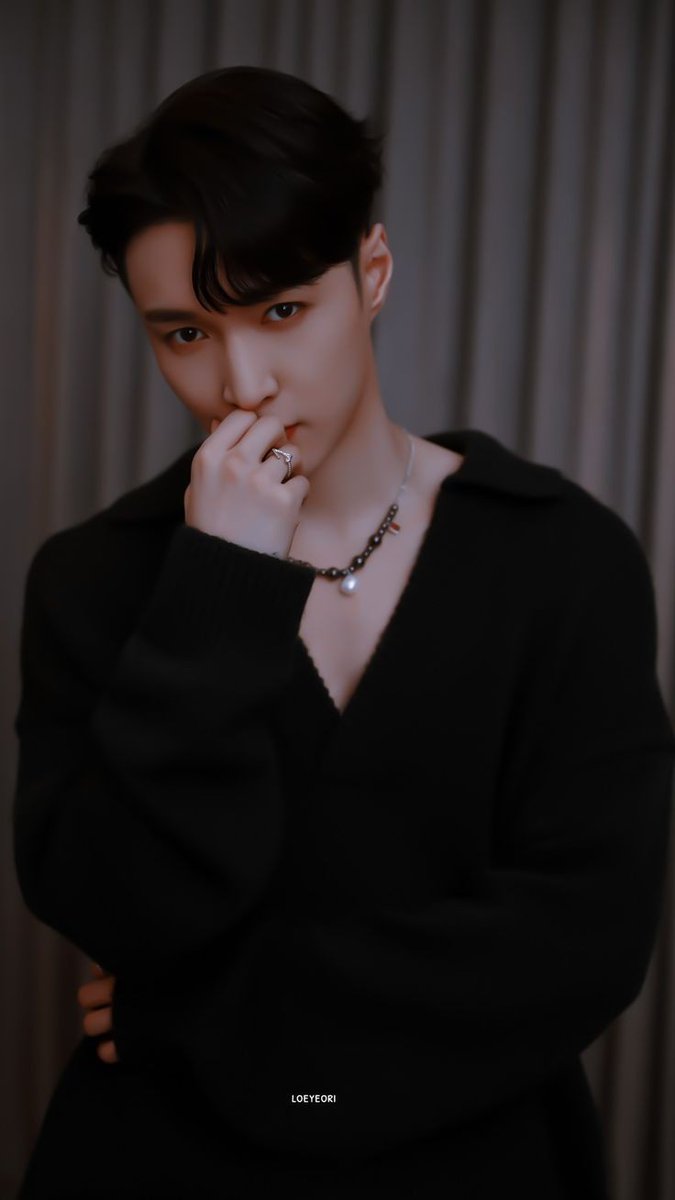 #DearLayZhang 
Words are not enough to express my feelings how much I love and proud of you, but I want to tell you I'm so grateful for everything. 
Thank you for all the efforts you made in these years and the beautiful moments you made for us💜
#DearLayZhangD22 @layzhang