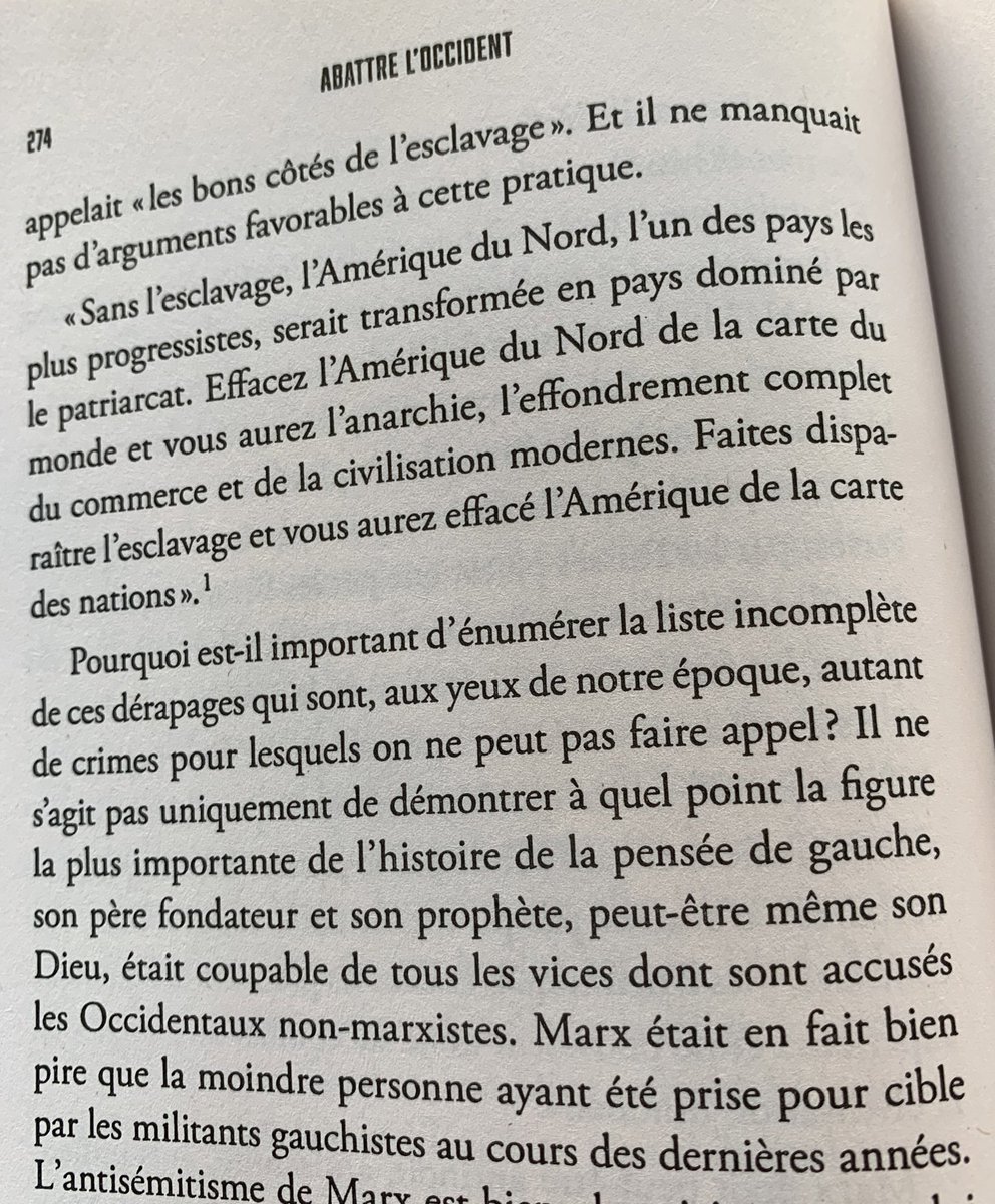 Lu dans le dernier ouvrage de <a href="/DouglasKMurray/">Douglas Murray</a> <a href="/EdArtilleur/">Editions de L'Artilleur & Toucan</a> Il s’interroge: pourquoi bizarrement les woke qui veulent canceller Voltaire Kant et Churchill pour quelques phrases decontextualisées ne s’en prennent jamais à Karl Marx qui a tenu des propos bien pires ? 🫠