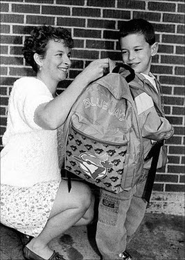 NHLhistorygirl's tweet photo. Tiny Sidney Crosby with his large Blue Jays backpack https://t.co/u6CADz7eUH