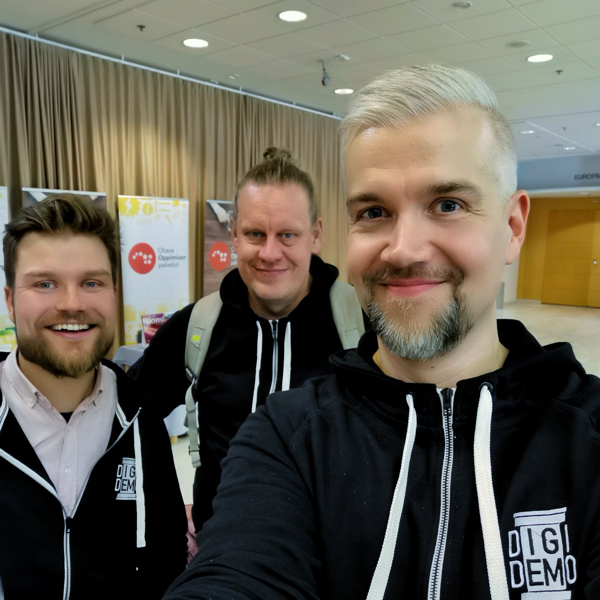 DIGIDEMO lukiopäivillä!

Maanantaipäivä huipentui DIGIDEMO-hankkeen esittelyyn 😊 Kiitos Opetushallitus ja yleisö 👍🏻 Käykää ottamassa episodit käyttöön digidemo.fi

#digidemo #demokratiakasvatus #lops2021 #lukiokoulutus #thinglink