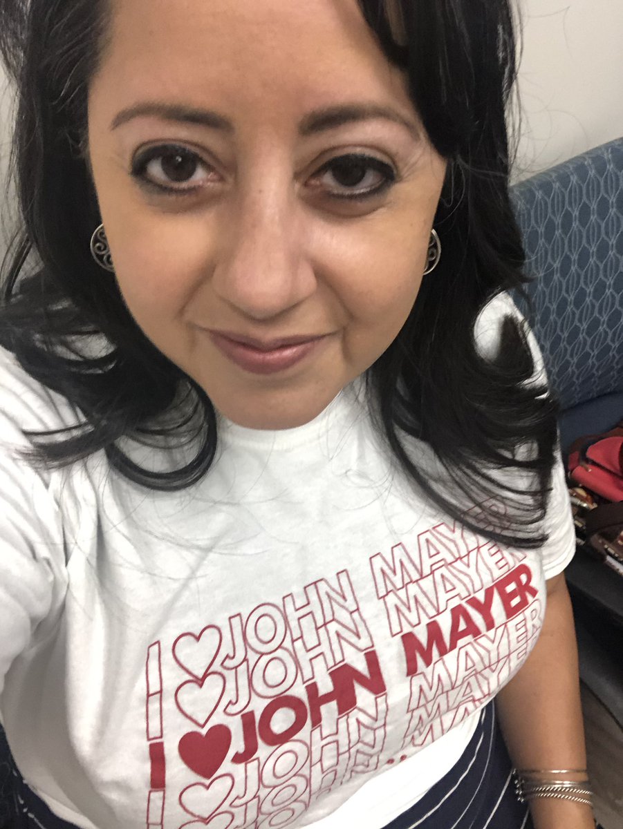 SonnenMartinez's tweet photo. It’s Music Shirt Monday for #StinsonHowdyWeek and my @JohnMayer shirt is a must! ❤️#SkyhawkPride #VHawks https://t.co/I37dlToNrz