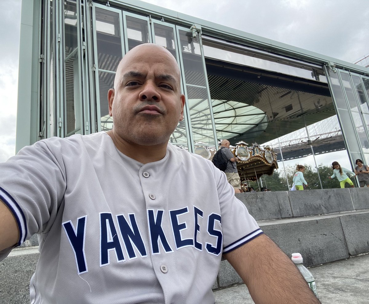 juanjeremy100's tweet photo. Just another day in #brooklyn for the #cornerman #geronimo #wwe #wwehof #johnnyrodz #gleasons #DUMBO ⁦@geronimogomez_⁩ ⁦@GleasonsGym⁩ ⁦@dumbobrooklyn⁩ ⁦@rodzjohnny⁩ ⁦@WWE⁩ #brooklynbridgepark #brooklynbridge #manhattanbridge #nyc #newyork #nyc https://t.co/2IvpeUEO16