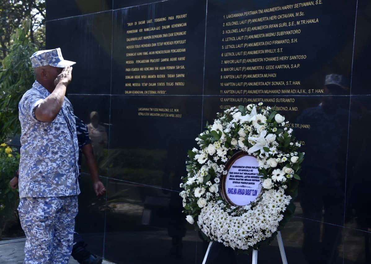 MPA_Barat's tweet photo. Eternal Patrol..

Delegasi @tldm_rasmi diberi kesempatan memberikan penghormatan terhadap 53 perwira KRI NANGGALA 402 di Tugu Monumen KRI NANGGALA 402.

@_TNIAL_
@fmyeor
#SolidaritiSerumpun
#ExMALINDOJAYA 26AB/22
#RPEX22 https://t.co/SzgsNOqWYW