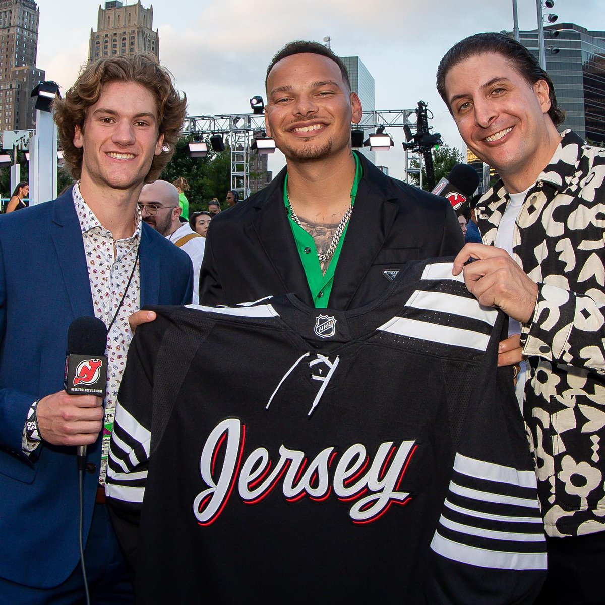 .<a href="/DawsonMercer14/">Dawson Mercer</a> is a man of many talents! Hockey player, reporter and maybe a country duet with <a href="/kanebrown/">Kane Brown</a>?