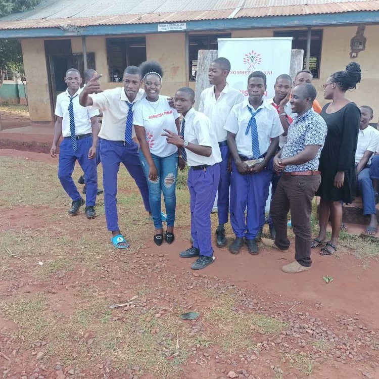 sombezapwani's tweet photo. Gender equality is also about inclusion!!
Our adolescent boys were educated on celibacy and sexual reproductive health and how critical their sexual health is important in achieving their school and life goals.
#sdg5crusador 
#inclusion 
@kachuchu_emilly https://t.co/rn2ezHloWH
