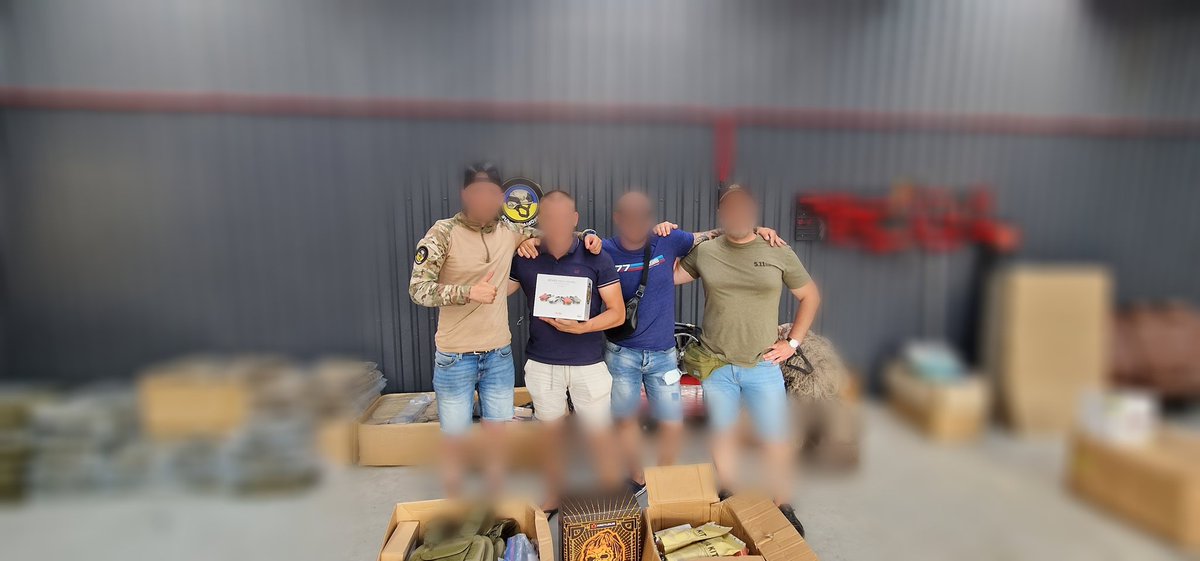 Guys from 24th brigade, who are heading out to Kherson for the offensive tomorrow received some kit to operate better in the area💪They received new plate carriers with mag pouches,drone,IFAKs,medical supplies for their unit and other things. I blurred our ugly drum sticks also🤣