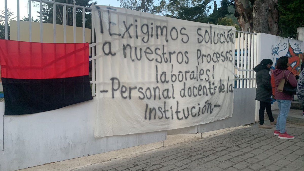 GabyCoutino's tweet photo. El Personal Docente de la #NormalExperimental #FrayMatíasAntonioDeCórdova de #SanCristóbalDeLasCasas #Chiapas se declaran en #ParoLaboral en defensa de sus #DerechosLaborales y contra el acoso de las autoridades https://t.co/DlrD55DxLl