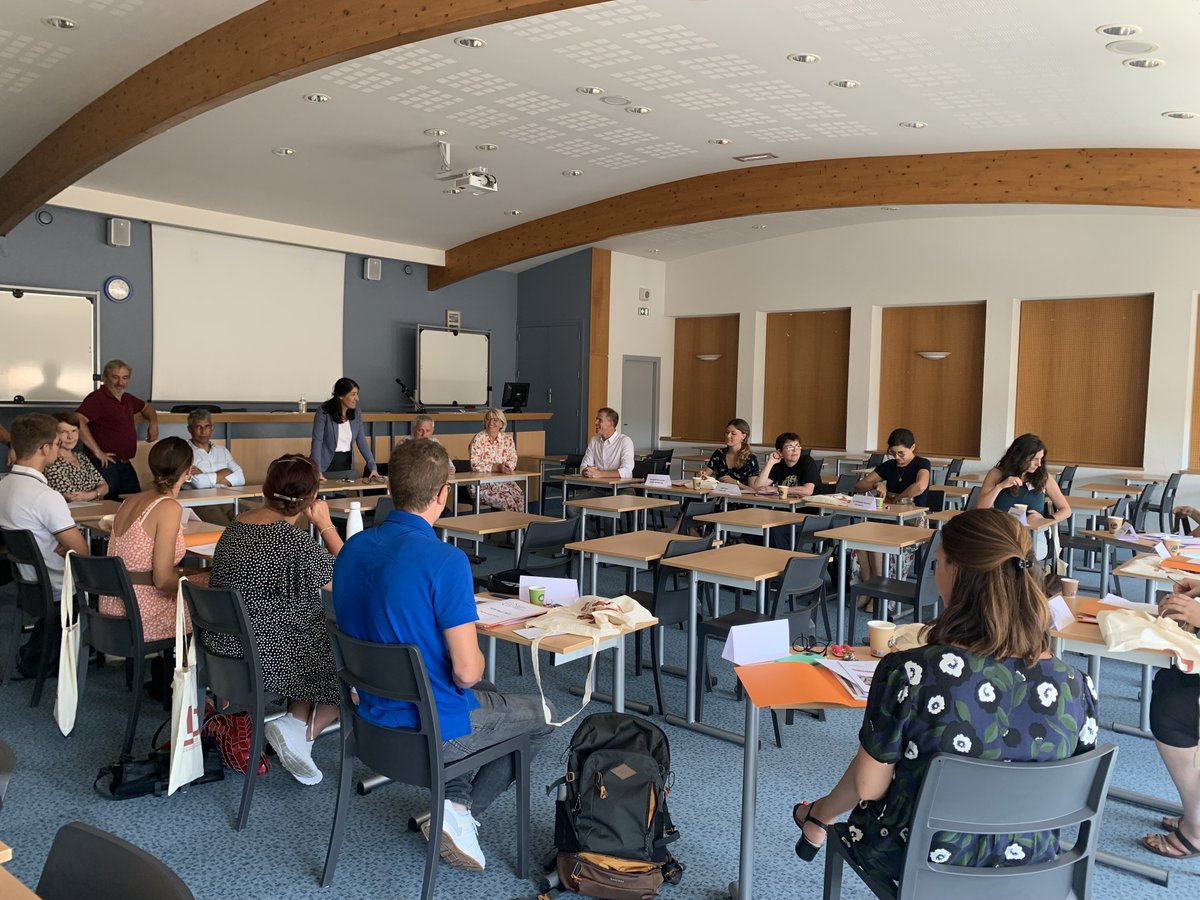 lyceejarennes's tweet photo. Après-midi de pré-rentrée pour les nouveaux enseignants et personnels. L'occasion pour Maha Richard, notre nouveau chef d'établissement, de présenter le lycée et lancer l'année scolaire 22-23.
Bienvenue à tous !
#rentrée #lyceejarennes https://t.co/hrfyrsLyso