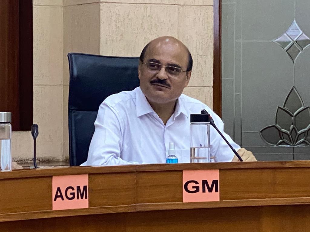 उत्तर रेलवे के विभागीय प्रमुखों और डीआरएम के साथ बैठक के दौरान श्री आशुतोष गंगल <a href="/GM_NRly/">GM Northern Railway</a> ने स्टेशनों पर यात्री सुविधाओं को बढ़ाने और बेहतर क्रू प्रबंधन पर बल दिया।