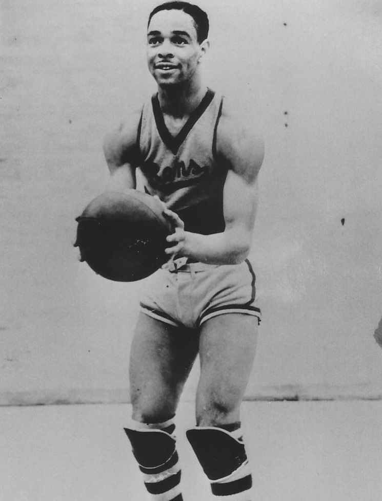 porkchopbranch's tweet photo. Today is the birthday of @Hoophall members William "Pop" Gates and Robert Parish. #BasketballBirthdays #PopGates #RobertParish https://t.co/ezmXxb9zmn