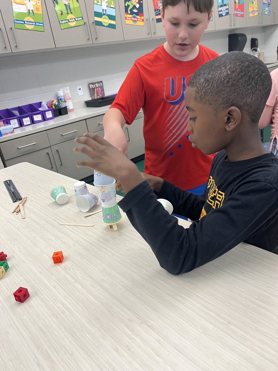 rose_holland2nd's tweet photo. 5th grade working on their collaboration skills this morning. #REAMSSTEAM https://t.co/e5v3CxQ1Xa