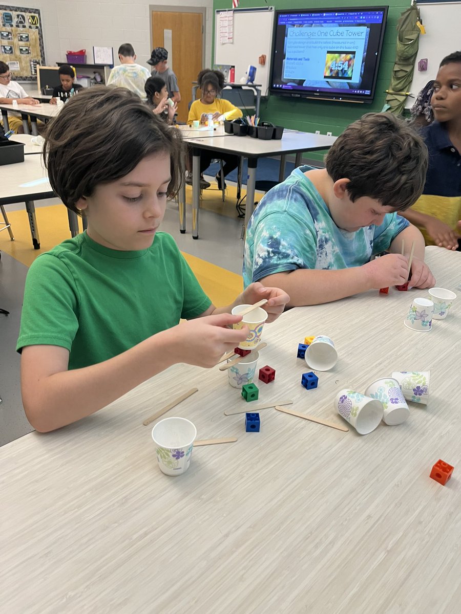 rose_holland2nd's tweet photo. 5th grade working on their collaboration skills this morning. #REAMSSTEAM https://t.co/e5v3CxQ1Xa