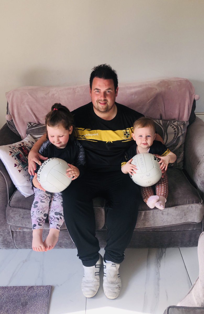 Ailz90's tweet photo. Good luck to Daddy, Frankie and the @MoneymoreGAA Ladies in tonight’s Championship game v Faughanvale. 
#hardworkwins #UTJ ⚫️🔶 https://t.co/ecX5iRIwOi