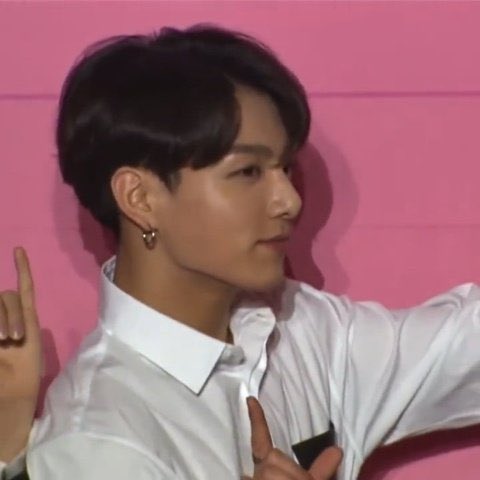 100 replies go‼️‼️
I vote for #Jungkook of <a href="/BTS_twt/">방탄소년단</a> for #AudacyAOTS Artist of the Summer