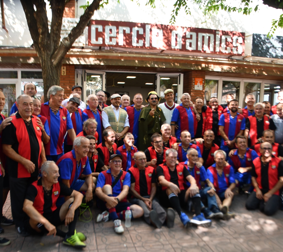 Alcover_Vila's tweet photo. [ESPORTS] ⚽🥅Aquest diumenge, 28 d'agost, el C.E. Alcover ha celebrat el primer acte del centenari: un partit de recreació històrica al qual hi van participar jugadors veterans i il·lustres del club.

📸pepfotoflas@hotmail.com

@CEAlcover @ReusDeportiu #Alcover https://t.co/4QBSLfM3dW