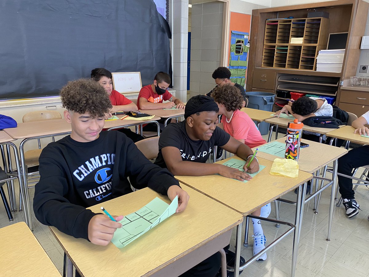 FMS_BCPS's tweet photo. Students engaging in first-day-activities @FMS_BCPS @SchifferB @cgee_theAP #EngageEnrichEmpower https://t.co/xm4aEjxVHx