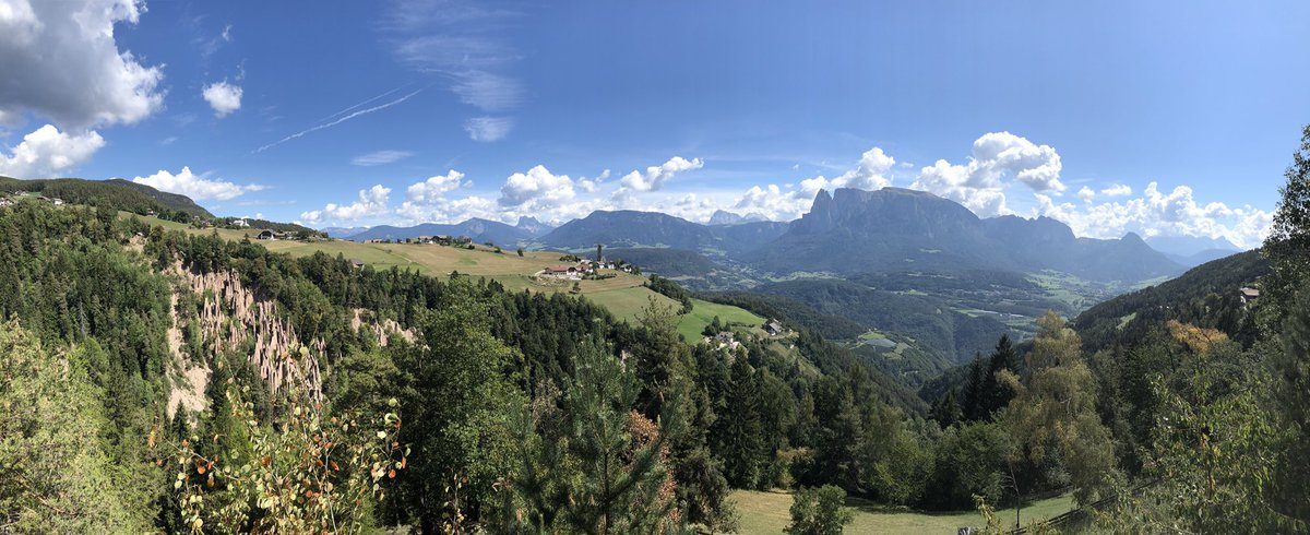 massimilianimrc's tweet photo. Le piramidi di terra, il panorama sullo Sciliar e le Dolomiti… la meraviglia

#vadovetiportalabici https://t.co/6fHcLcqJVx