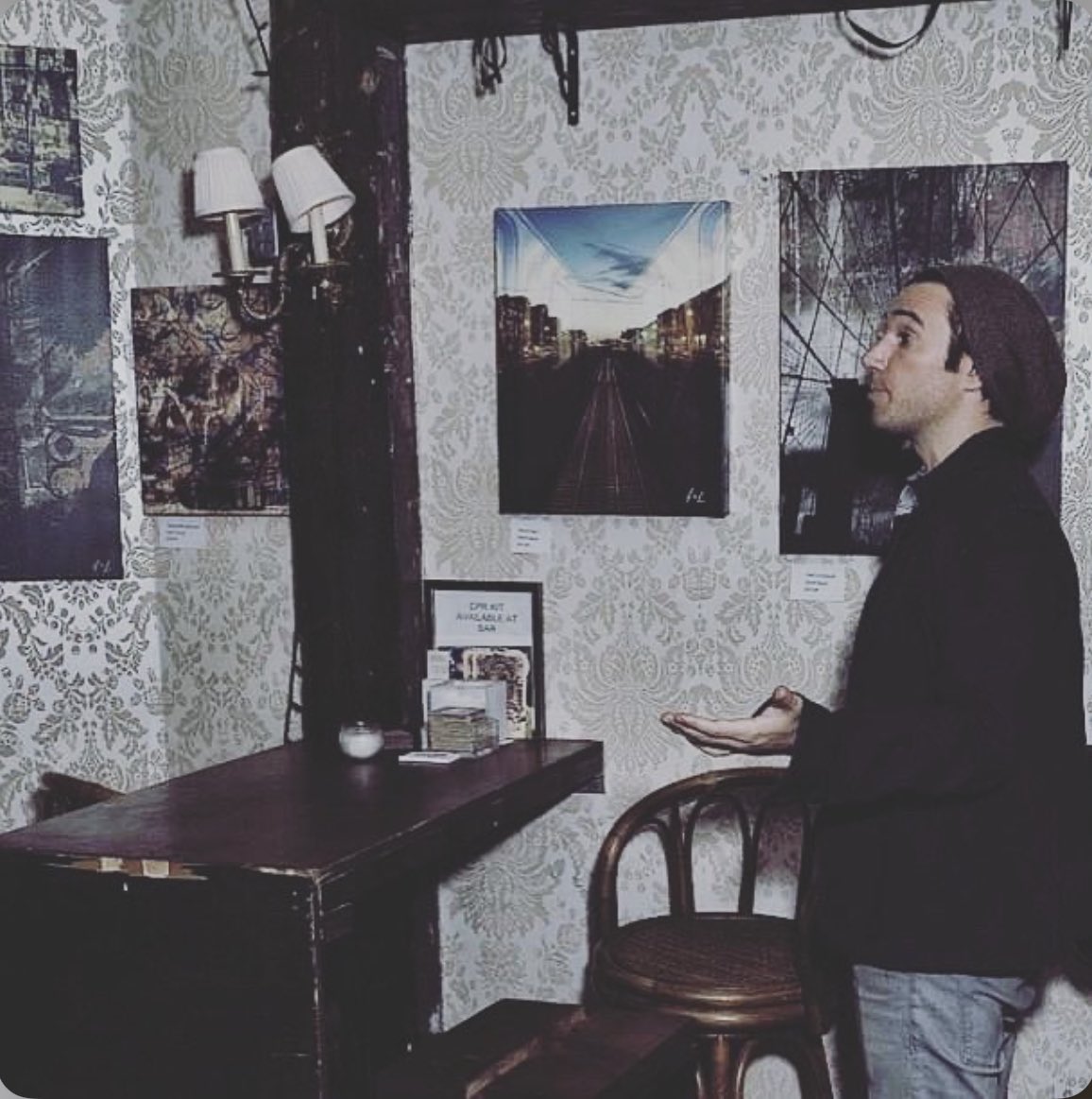 JTLissPhotoArt's tweet image. Left - 2014 - I had a show in NYC no one came to. A random street photographer took a shot of me talking to the bartender as I drank my disappointment away.

Right - 2015 - before the opening of my first solo exhibit in Barcelona. 

A lot can happen in a year. Don’t give up.