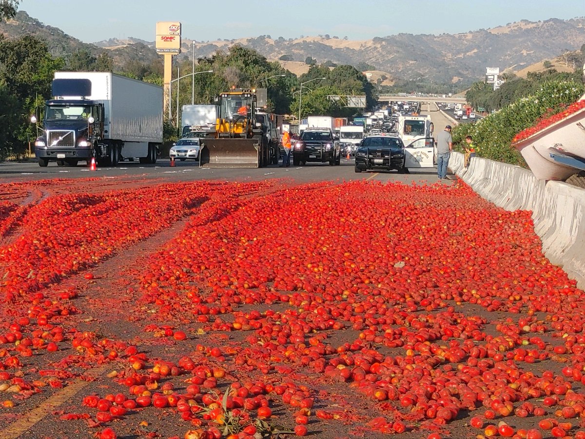 kcranews's tweet image. Whoa! Traffic is backed up on I-80 near Vacaville after a crash involving a truck carrying tomatoes. Read more &amp;gt;&amp;gt; on.kcra.com/3e3s8lw